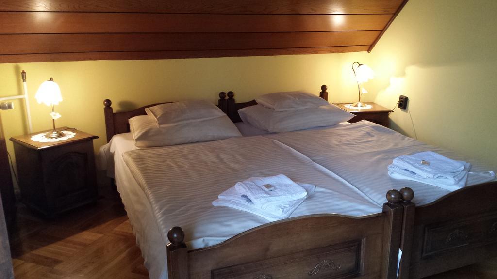 Kocsis Panzio Es Etterem Bed & Breakfast Komárom Cameră foto