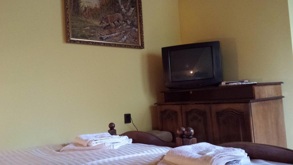 Kocsis Panzio Es Etterem Bed & Breakfast Komárom Cameră foto